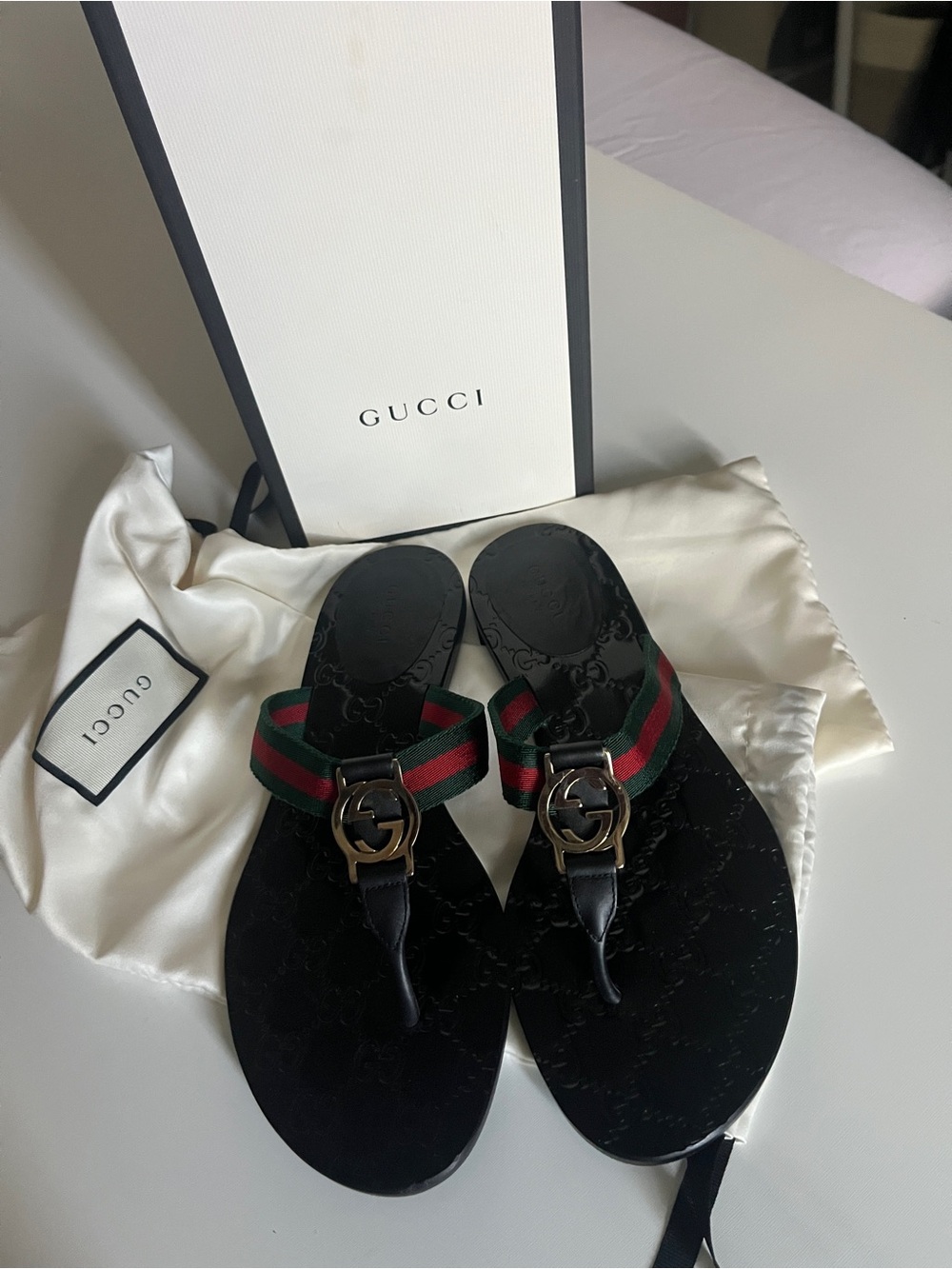 Gucci size 38 Women’s Sandals with Gold Tone GG Logo. Box and dust bags included - Picture 2 of 9